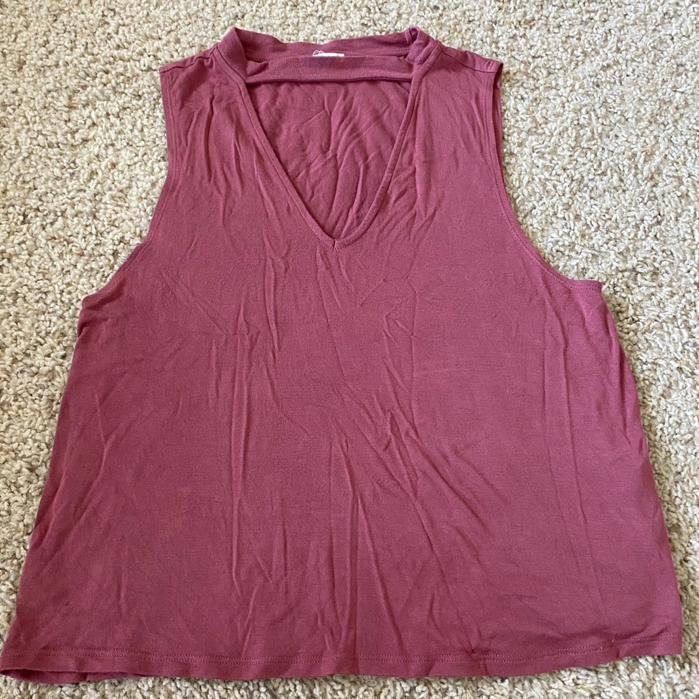 Garage size XS Keyhole Neck Sleeveless Tank Top in pink